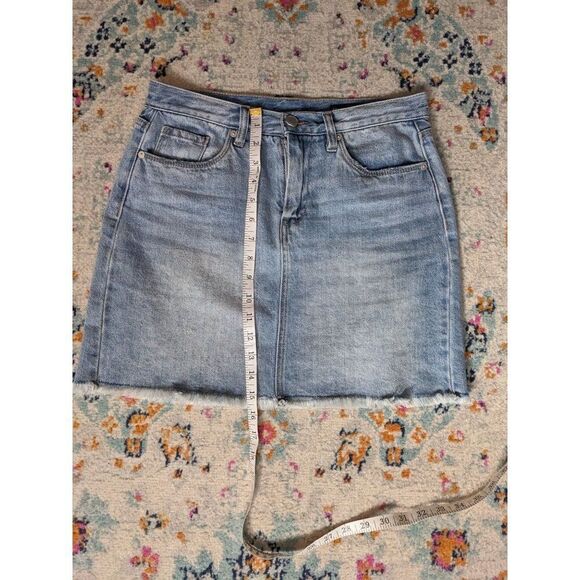 BlankNYC Light Wash Raw Hem Denim Mini Skirt - 26 - Picture 7 of 9